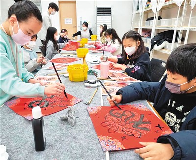 在海外，带孩子们沉浸式体验春节侨界关注