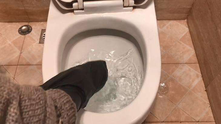 抽水马桶堵了怎么办